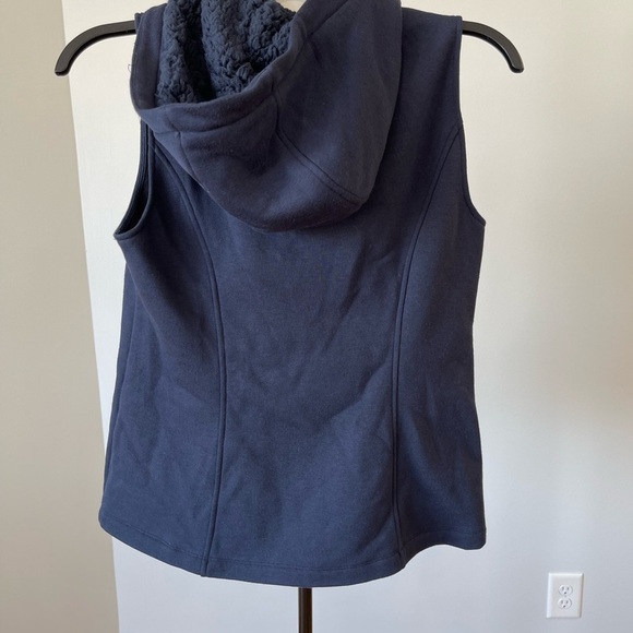 Market & Spruce Emory Toggle hooded fleece vest new with tags in a size medium - Picture 12 of 13